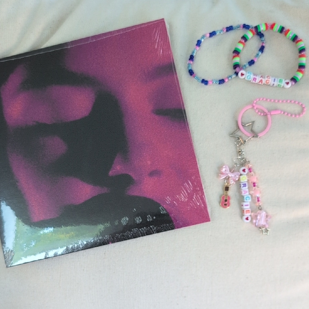 Gracie Abrams That's So True IMPORT 7" Vinyl Bundle With Keychain & Bracelets
